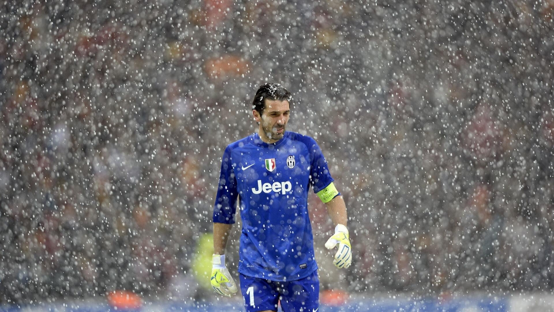 Uzi官方宣布持续失利新规，勇士引发争议！赢得满堂喝彩