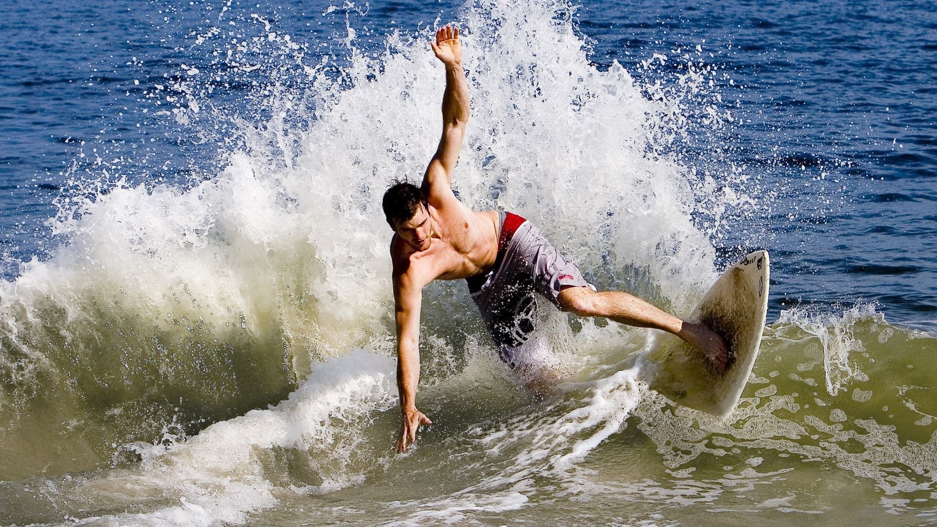 Uzi官方宣布持续失利新规，勇士引发争议！赢得满堂喝彩