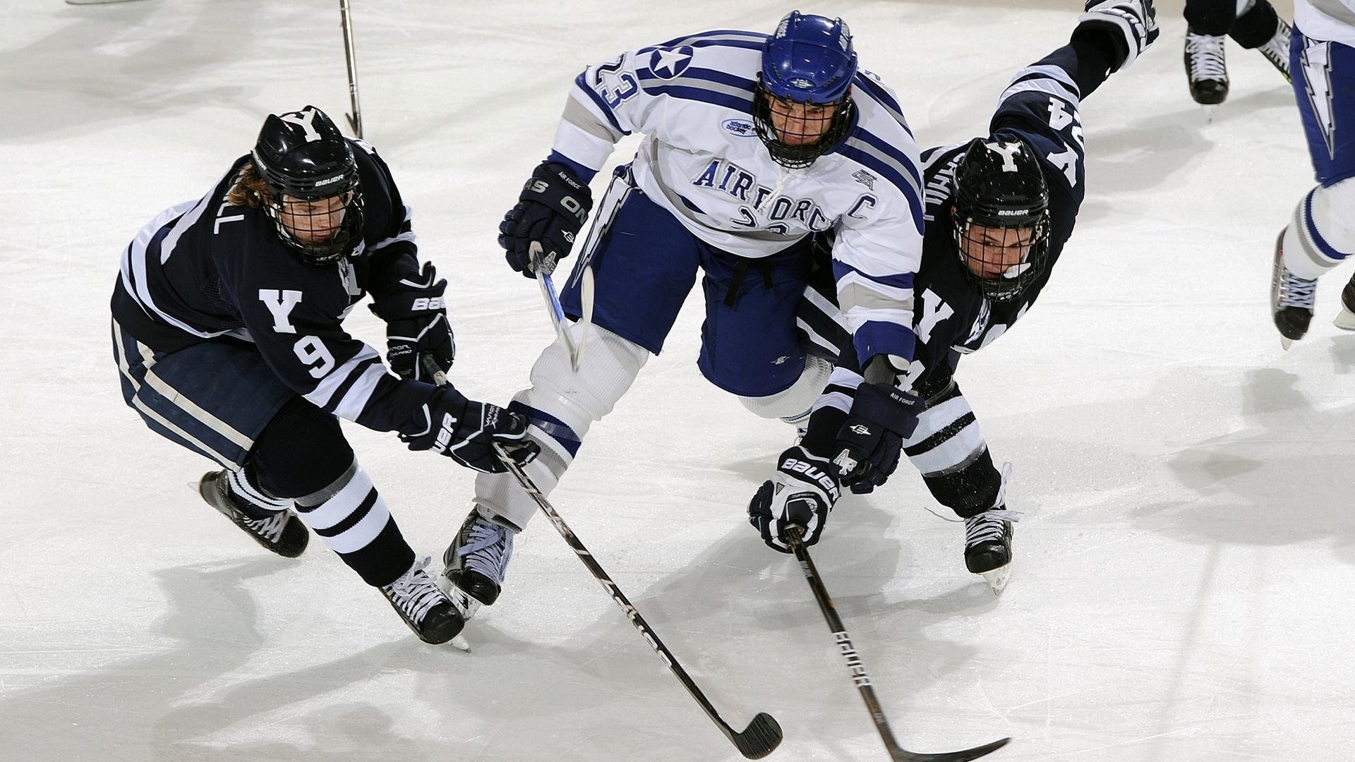 又见绝平！武汉三镇与那不勒斯鏖战至终场，浓眉读秒救主